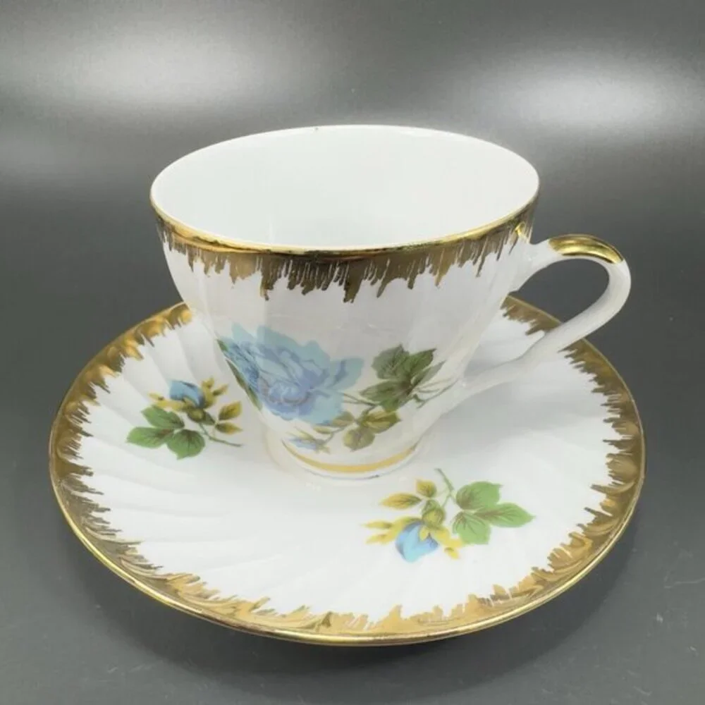 Mitterteich Bavaria Germany Fine Porcelain‎ Teacup Saucer Set Heavy Gold Pattern